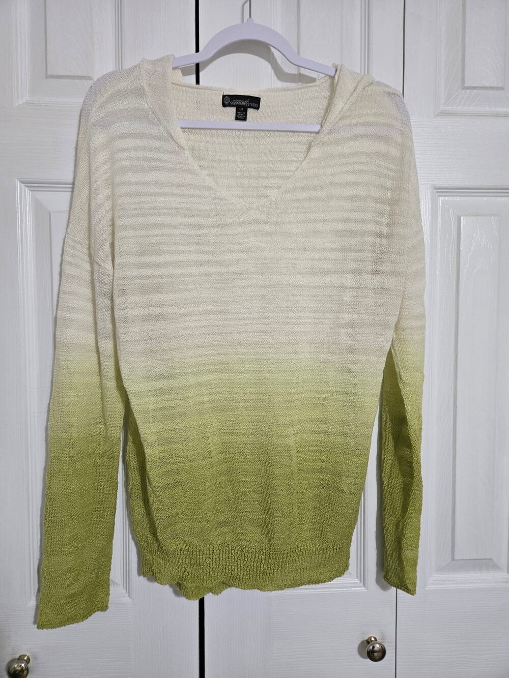 Signature studio large women's green and off white hooded sweater